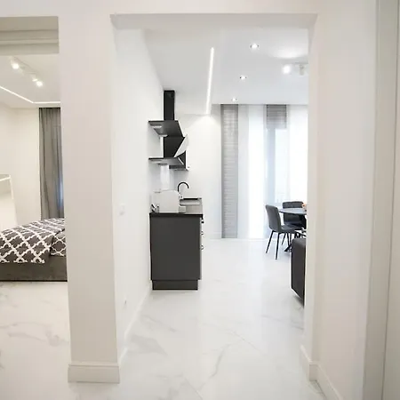 Bf50 Design Downtown 1bedroom Flat @ Train Station 아파트 피렌체
