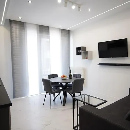 Bf50 Design Downtown 1bedroom Flat @ Train Station