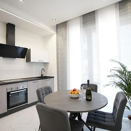 Bf50 Design Downtown 1bedroom Flat @ Train Station 아파트 *