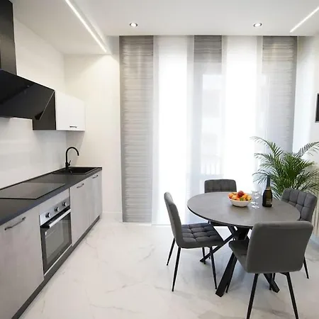Bf50 Design Downtown 1bedroom Flat @ Train Station